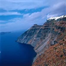 Toller Blick auf die Steilküste und den Kraterrand der bei Fira ca. 400 m über Meereshöhe liegt